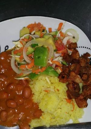 Una foto de Frijoles con salsa de tomate y panela😍Exquisitos!!!