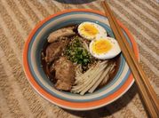 Una foto de ramen fideos de arroz