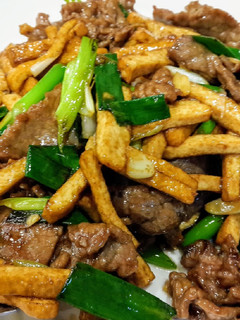 蔥爆豆干肉片(低醣生酮餐)(家常菜)(簡單料理) 的食譜成品照片