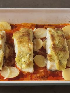 Una foto de Bacalao al horno con gratinado de all i oli de perejil