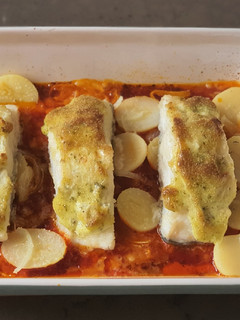 Una foto de Bacalao al horno con gratinado de all i oli de perejil