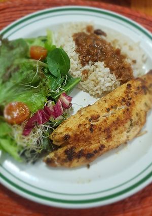 Una foto de Filete de pescado con adobo de chipotle y naranja agria al estilo de LuzMa