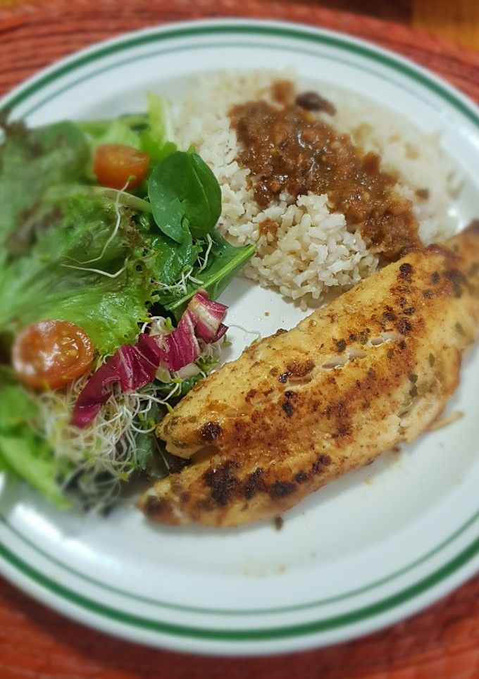 Una foto de Filete de pescado con adobo de chipotle y naranja agria al estilo de LuzMa