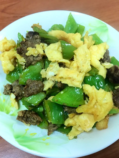 👩🏻‍🍳牛肉排青椒炒蛋 的食譜成品照片