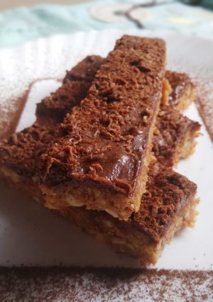 A picture of Chocolate marie peanut bars.