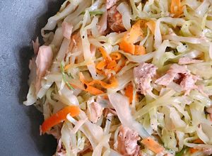 Hình của món Bắp Cải Cà Rốt Xào Cá Ngừ Hộp.