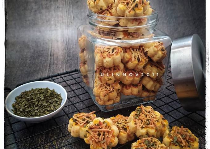 Cara Gampang Menyiapkan Garlic cheese cookies Anti Gagal