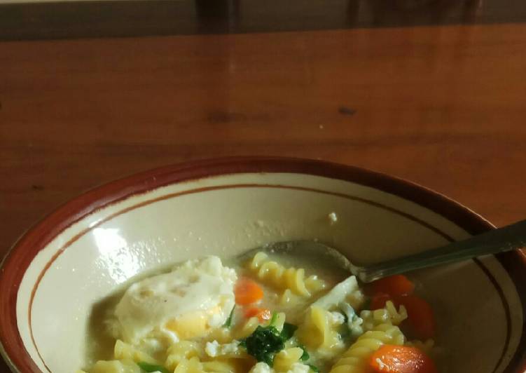 Langkah Mudah untuk Menyiapkan Sup sederhana makaroni, Lezat Sekali