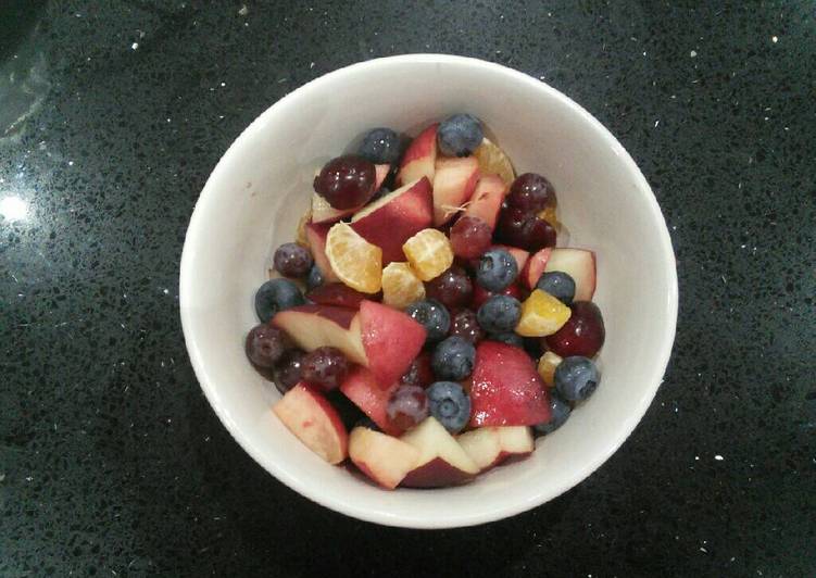 How to Make Quick Fruit Salad