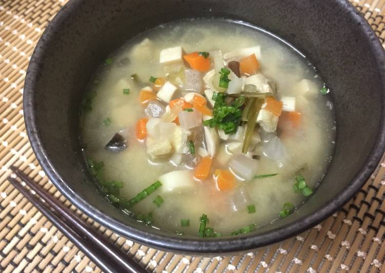 Japanese Vegetable Miso Soup (Keno-Shiru)