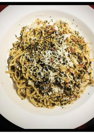 A picture of Bucatini aglio e olio.