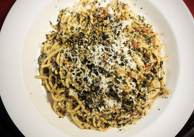 Recipe of Homemade Bucatini aglio e olio