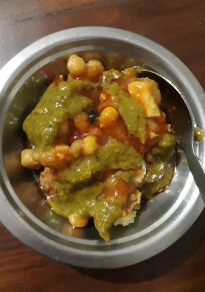 A picture of Peas potato Tikki Chat.