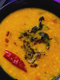 குஜராத்தி தால் (Gujarathi Dhaal Recipe in TAmil) செய்முறை முக்கிய புகைப்படம்