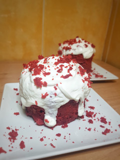 Una foto de Mug cake red velvet