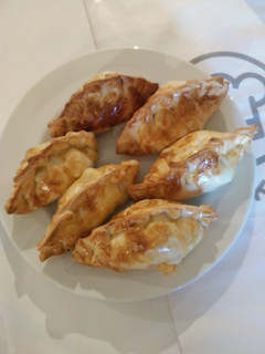 Una foto de Empanadas de jamón serrano, queso y ciruela