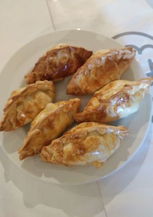 Una foto de Empanadas de jamón serrano, queso y ciruela