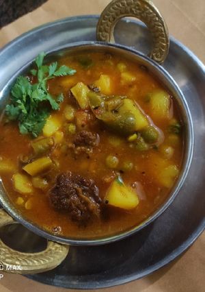 कुकर वाली आलू टमाटर की सब्जी(cooker wali aloo tamatar ki sabzi recipe in hindi) रेसिपी मुख्य फोटो