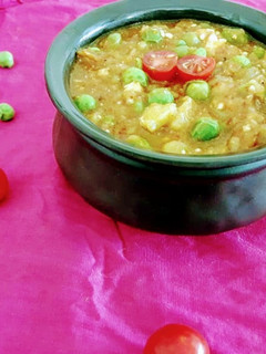 आलू मटर (Aloo Matar recipe in Hindi) रेसिपी मुख्य फोटो
