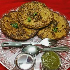 A picture of Healthy Oats Moong Dal Pancakes.