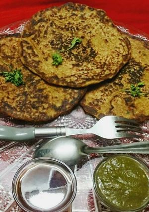 A picture of Healthy Oats Moong Dal Pancakes.