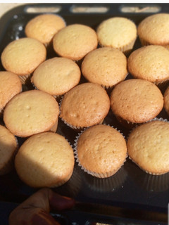 A picture of Vanilla cup cake.