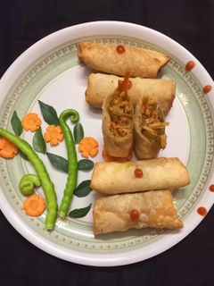વેજ સ્પ્રિંગ રોલ (Veg. Spring Roll Recipe In Gujarati) રેસીપી મુખ્ય ફોટો
