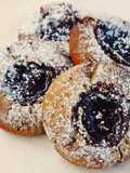 Thumbprint cookies al pistacchio, cardamomo e fragole