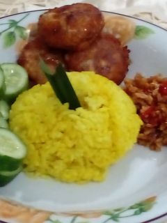 Foto resep Nasi Kuning Perkedel rice cooker