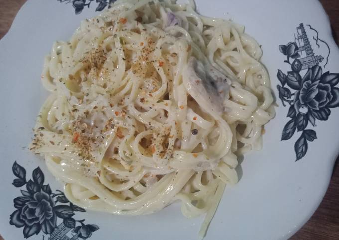 Fettuccine carbonara simple