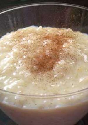 Una foto de Arroz con leche (postre fácil y rico)