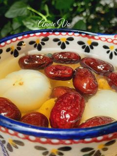 Hình của món Chè táo đỏ trái vải hạt chia.