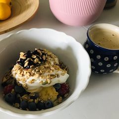 A picture of Healthy breakfast bowl.