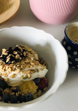 A picture of Healthy breakfast bowl.