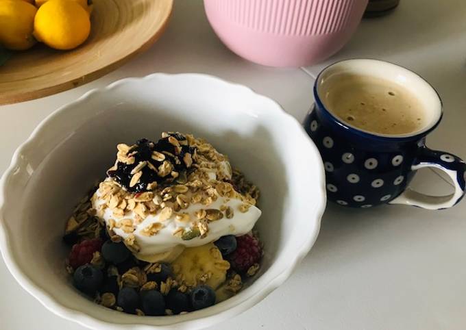 Healthy breakfast bowl