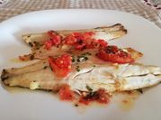 Una foto di filetto branzino