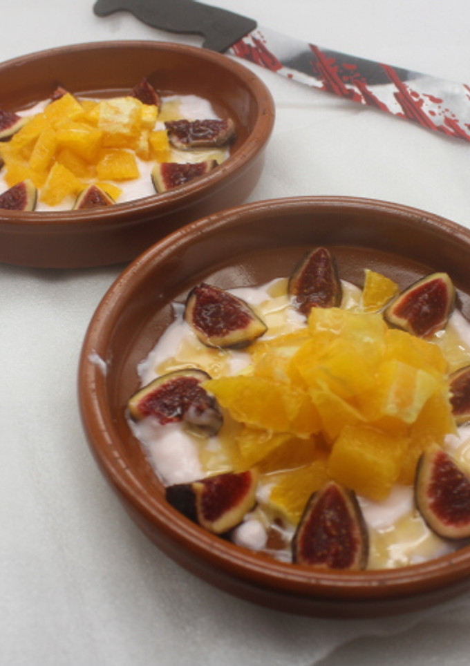 Una foto de Higos con naranja y yogurt