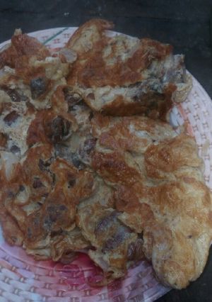 A picture of Fried eggs and suya.