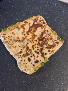 A picture of Spring onion Paratha.