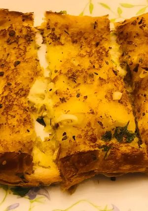 A picture of Cheesy garlic bread.