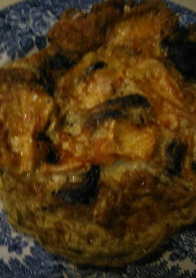 Una foto de Tortilla de brie con ajo negro