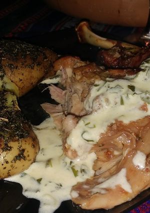 Una foto de Pavita rellena a los 4 quesos y papas estrelladas al estragón