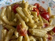 Una foto di stracciatella e pesto