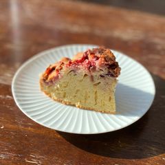 A picture of Berry cake.