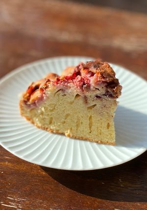 A picture of Berry cake.