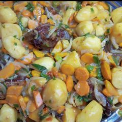 A picture of Chicken and potato casserole.