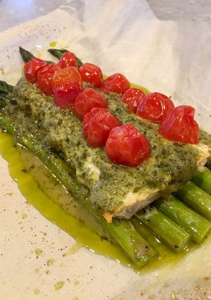 รูปของ แซลมอนอบเพสโต้ซอส (ซอสโหระพา) 🍣🍅