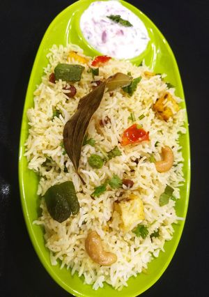 शाही नवरत्न पुलाव (Shahi navratan pulav recipe in Hindi) रेसिपी मुख्य फोटो