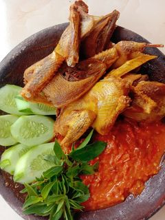 Foto resep Lalapan Burung Dara Goreng