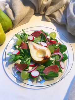 Une photo de Salade de poires rôties 🍐